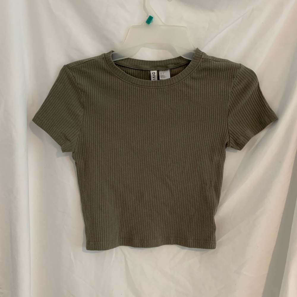 GREEN RIBBED CROP BABY TEE